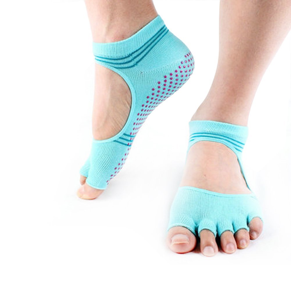 21 Gifts Every Yoga Girl Wants to Find Under Her Tree